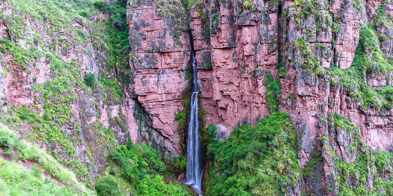 Perolniyoc waterfall